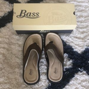 Bass - COVE brand new sandals size 9
